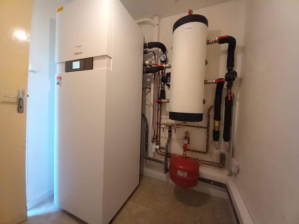 pose d'une pompe à chaleur air-eau viessmann vitocal 111s aux Cabannes en Ariège